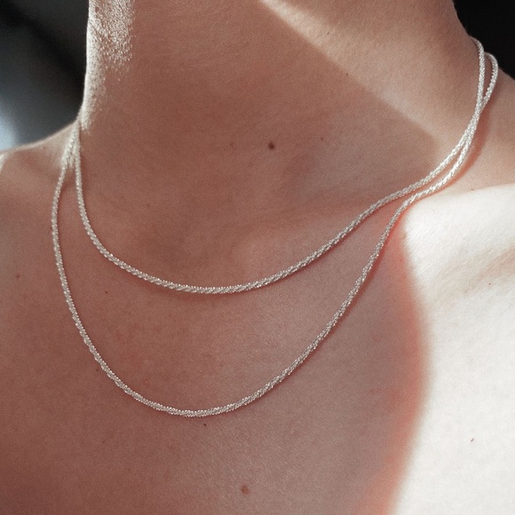 ♥️CLOSING SALE 🔥18K White Gold Plated Sequin Necklace - Picture 3 of 6